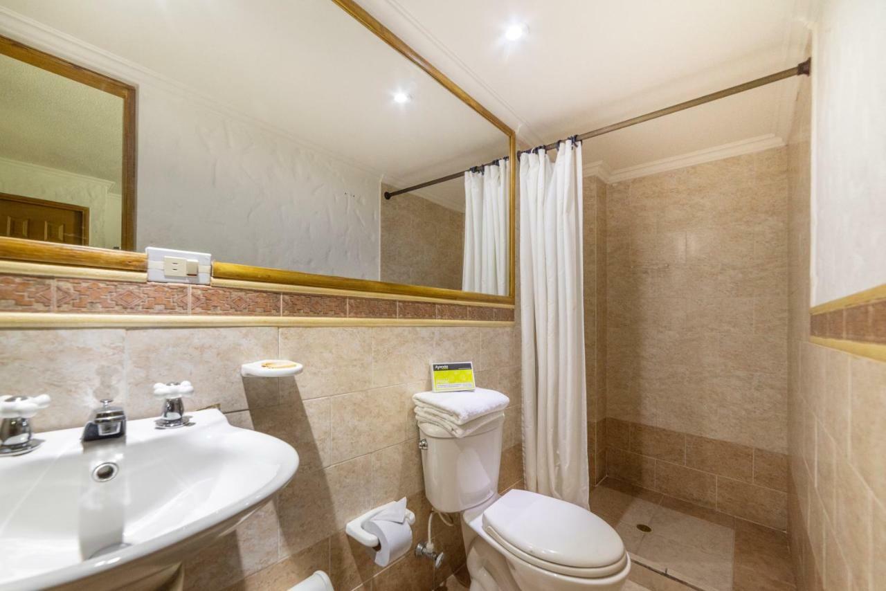 Hotel Ayenda 1223 Porton De La 10 Medellín Zewnętrze zdjęcie