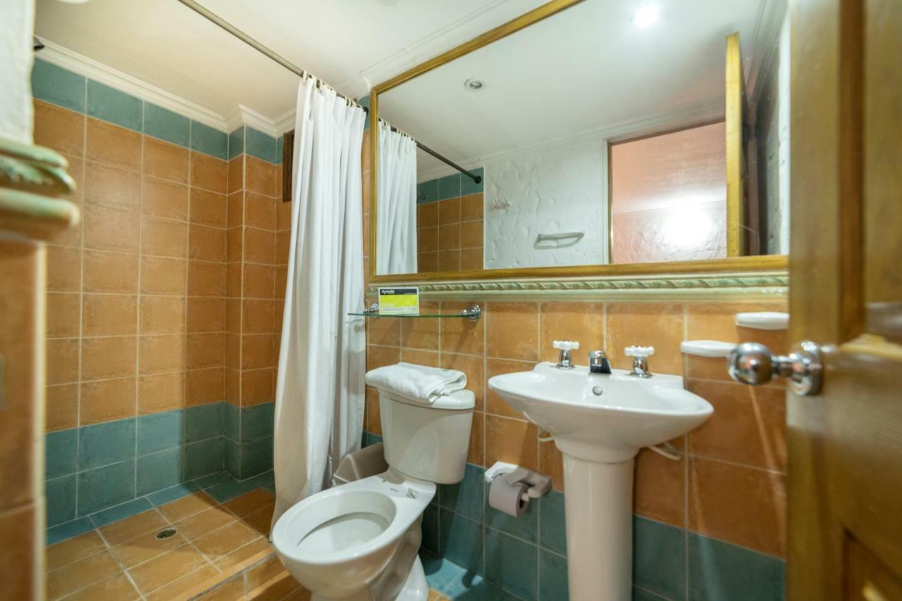 Hotel Ayenda 1223 Porton De La 10 Medellín Zewnętrze zdjęcie