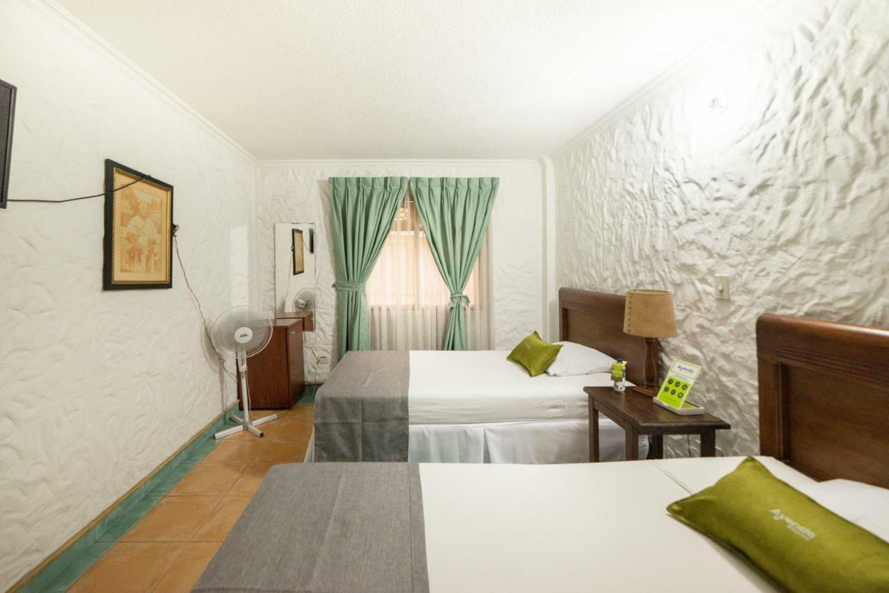 Hotel Ayenda 1223 Porton De La 10 Medellín Zewnętrze zdjęcie