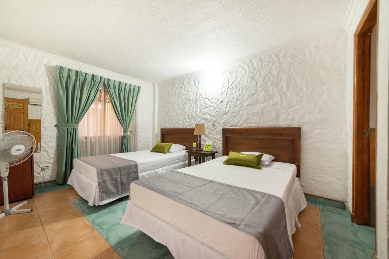 Hotel Ayenda 1223 Porton De La 10 Medellín Zewnętrze zdjęcie